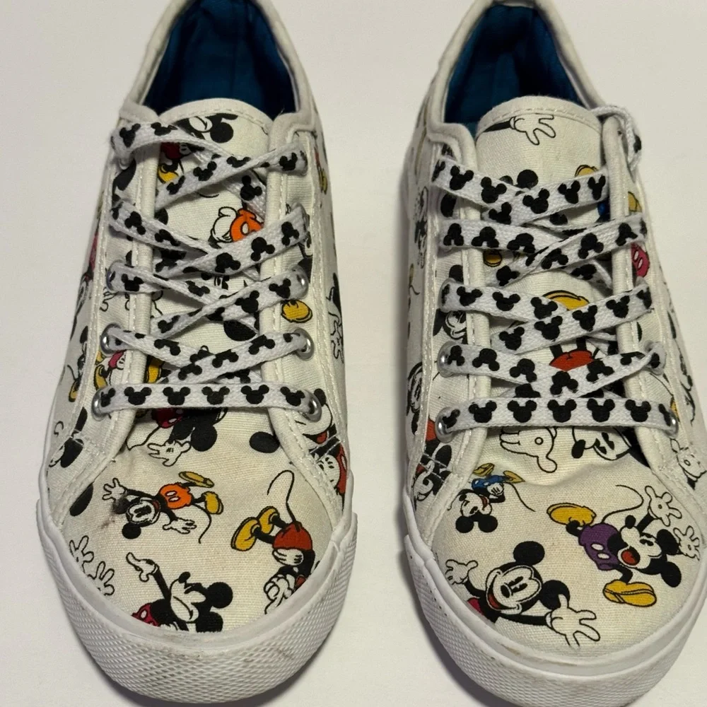 Disney Parks Mickey Mouse Women’s 6 Canvas Tennis Casual Shoes Lace Up Sneakers